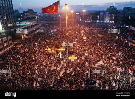 Gezi Parki Protesty: Turkusowa Fala Niezadowolenia Przemyka przez Ankarę